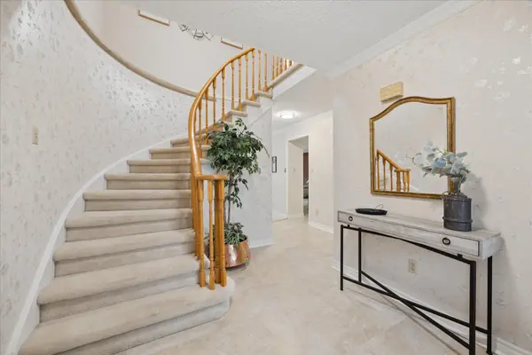 502 Broadgreen ST, Pickering, ON L1W 3J6