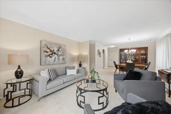 502 Broadgreen ST, Pickering, ON L1W 3J6