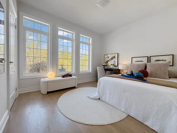 1082 Bob Scott CT, Newmarket, ON L3X 3L7