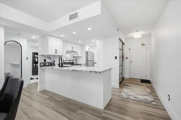 121 Woodbridge AVE #313, Vaughan, ON L4L 9E3