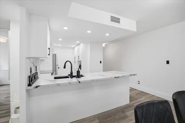 121 Woodbridge AVE #313, Vaughan, ON L4L 9E3