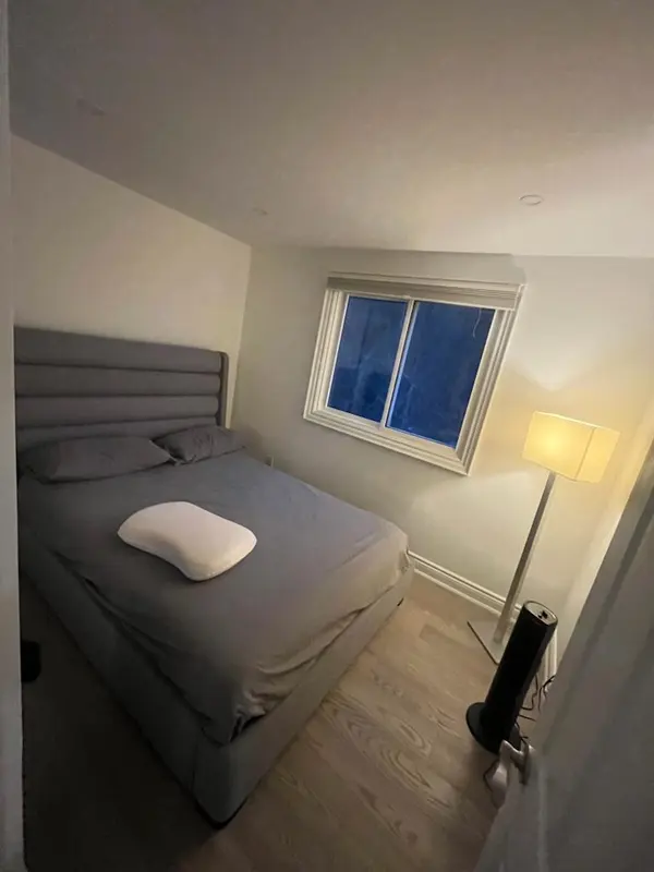 932 Elgin ST #Bedroom, Newmarket, ON L3Y 3C1