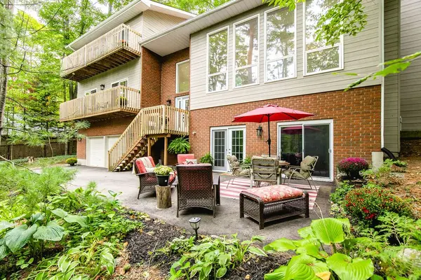 10 Beechwood RD, Oro-medonte, ON L4M 4Y8