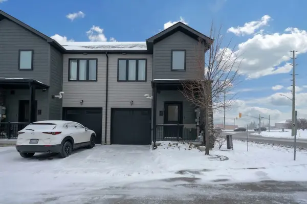 1 Stonehart LN #22, Barrie, ON L4M 7E8