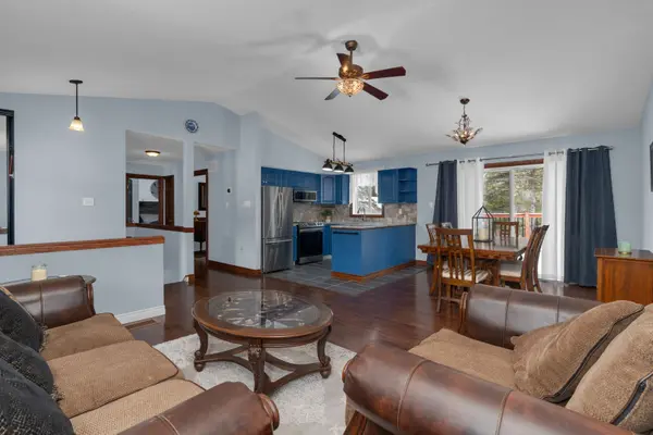 11 Hickory LN, Oro-medonte, ON L0K 1E0