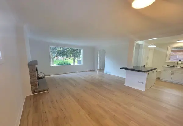 26 Beaverbrook AVE #Main Floor, Toronto W08, ON M9B 2M9