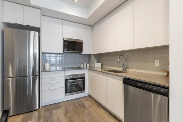 297 Oak Walk DR #2207, Oakville, ON L6H 3R6