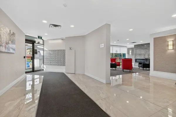 5090 Pinedale AVE #1007, Burlington, ON L7L 3V8