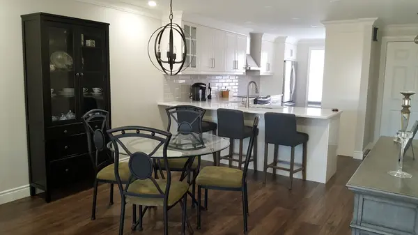 1210 Thorpe RD #317, Burlington, ON L7S 2G8