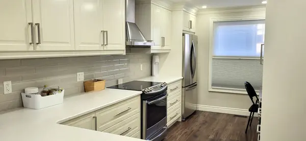 1210 Thorpe RD #317, Burlington, ON L7S 2G8