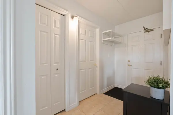 4450 Fairview ST #304, Burlington, ON L7L 7K7