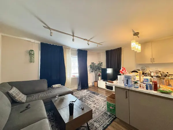 5 Paisley BLVD E #104, Mississauga, ON L6A 1P3