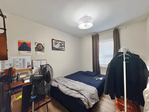 5 Paisley BLVD E #104, Mississauga, ON L6A 1P3