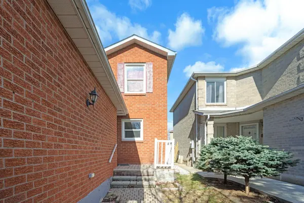 9 Wayne Nicol DR, Brampton, ON L6X 3Y5