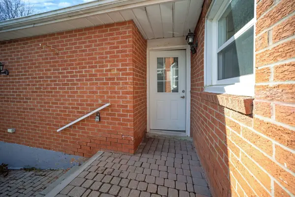 9 Wayne Nicol DR, Brampton, ON L6X 3Y5