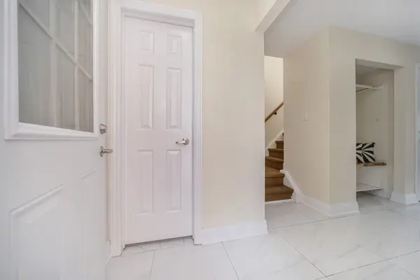 9 Wayne Nicol DR, Brampton, ON L6X 3Y5