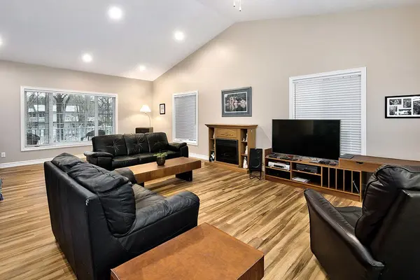 120 Wards RD, Blue Mountains, ON L9Y 0T7