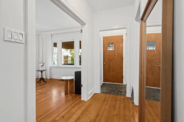 18 Clarendon AVE, Tunneys Pasture And Ottawa West, ON K1Y 0P2