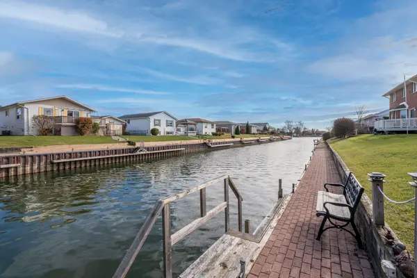 12 Rogers RD, Brighton, ON K0K 1H0