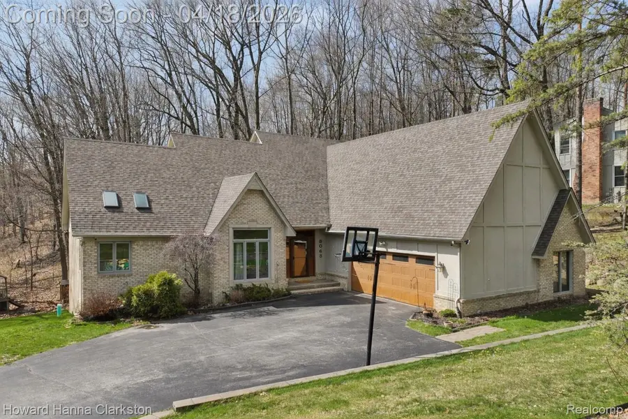 8063 Fawn Valley DR, Independence Charter Township, MI 48348