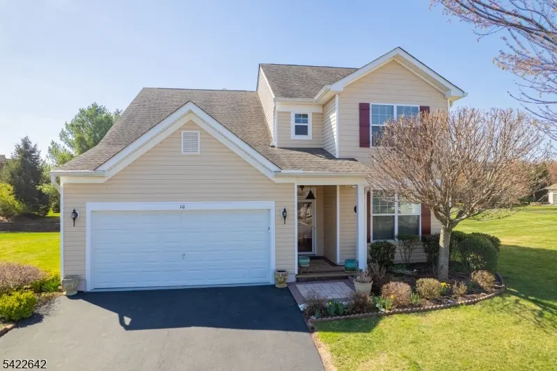10 Ginkgo Ct, Franklin Twp., NJ 08873