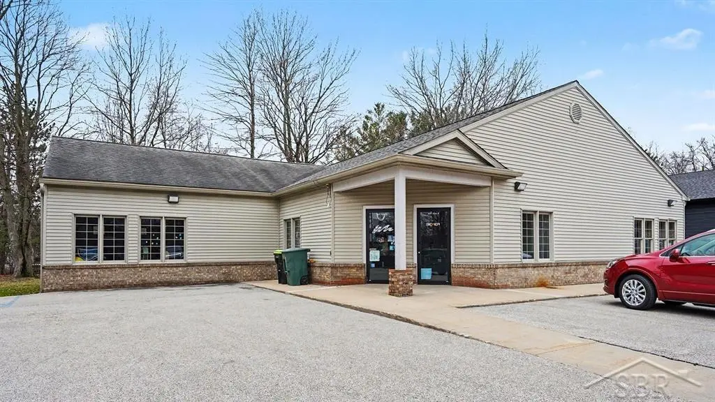 Unit B 5319 N Saginaw RD, Midland, MI 48642