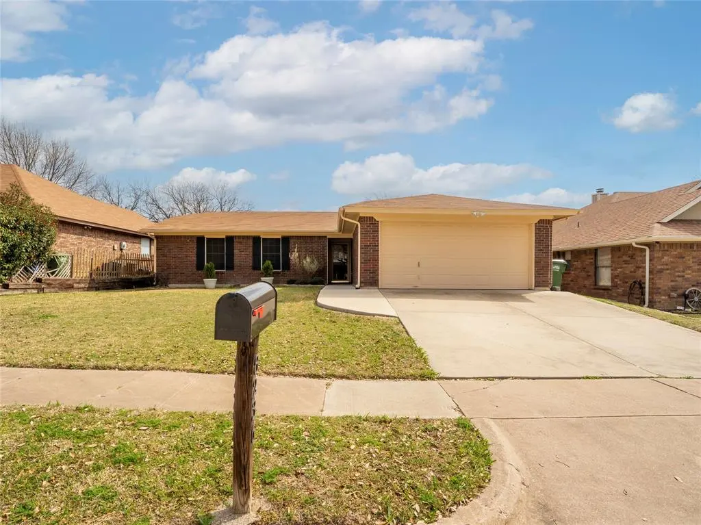 8236 Mark Lane, Watauga, TX 76148