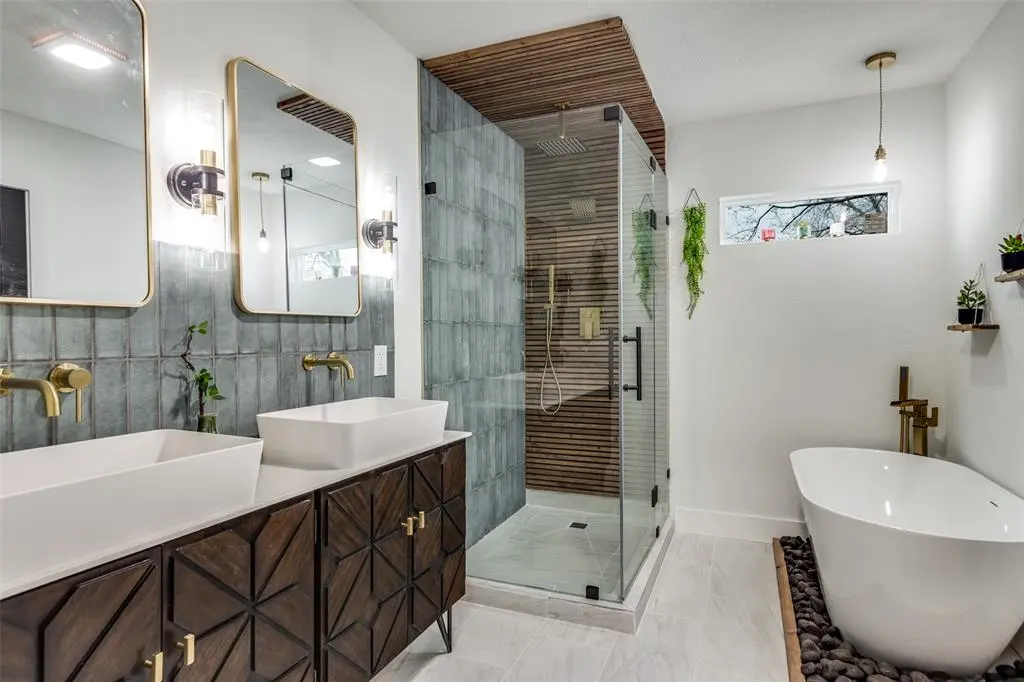 4221 Donnelly Avenue, Fort Worth, TX 76107