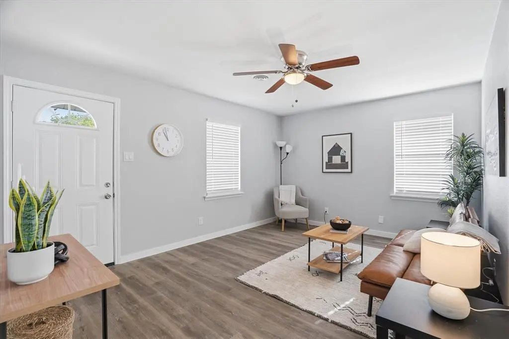 604 E 5th Street, Weatherford, TX 76086