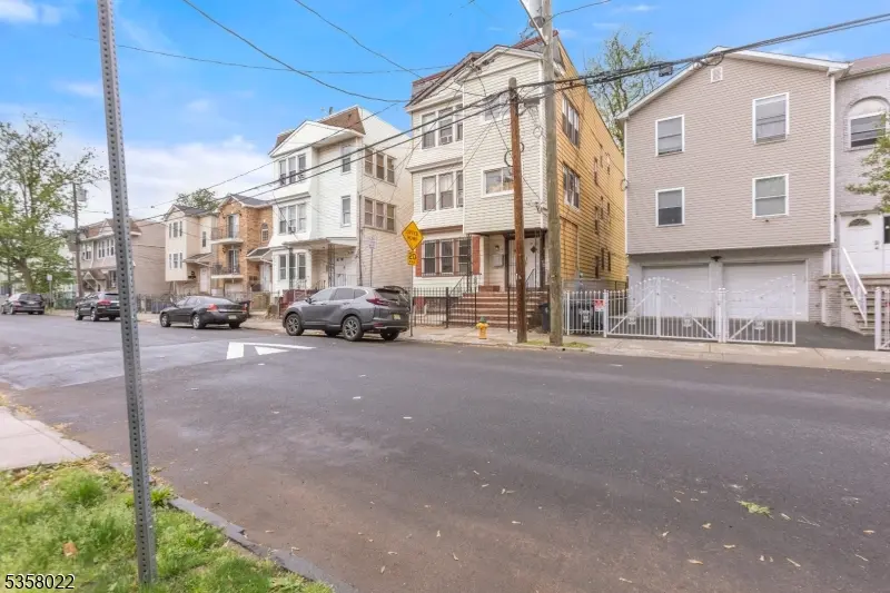 51 Schley St, Newark City, NJ 07112
