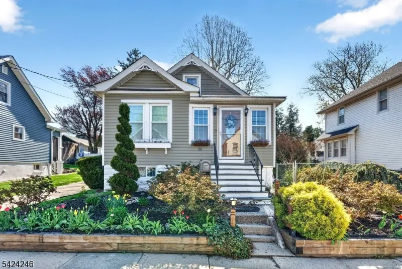 30 Paul St, Woodbridge Twp., NJ 08863