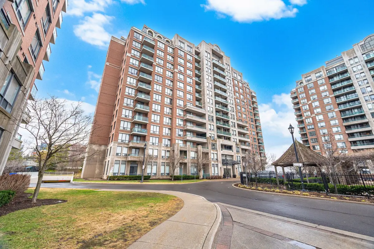 330 Red Maple RD #411, Richmond Hill, ON L4C 0T6