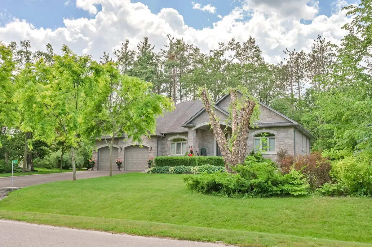 2 Hilltop CT, Springwater, ON L9X 0H5