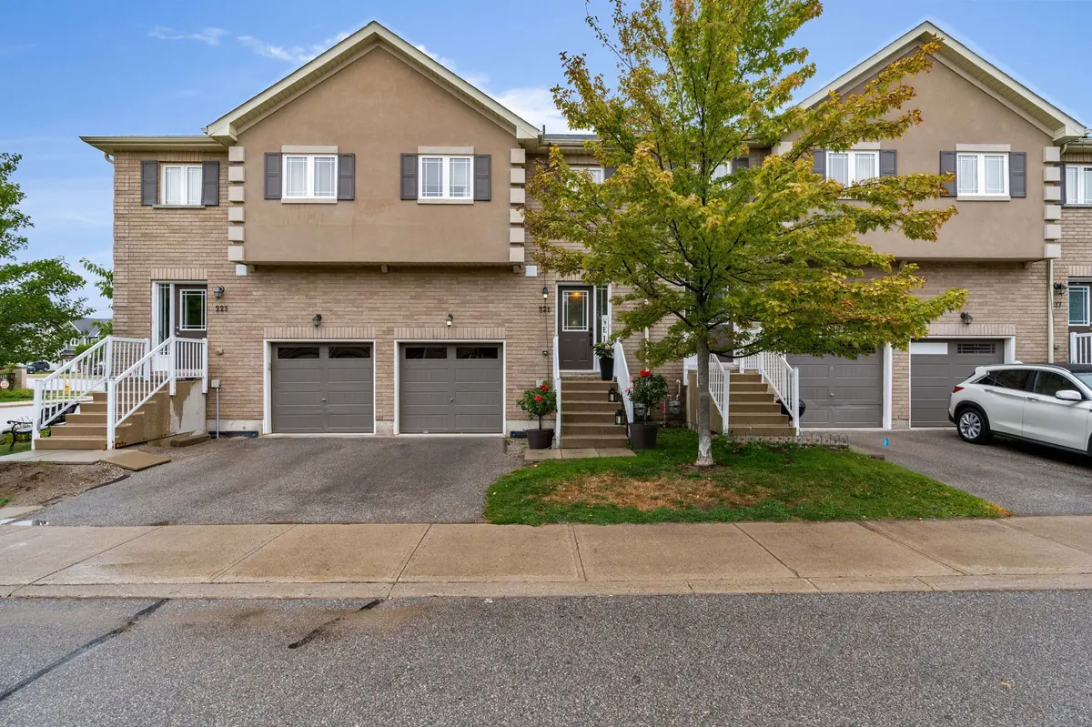 221 Harvie RD, Barrie, ON L4N 9P8