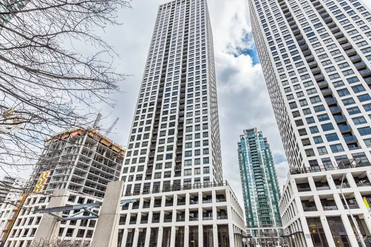 30 Elm ST #3802, Mississauga, ON L5B 0N6