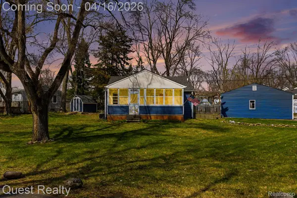 6510 Oakridge DR, Waterford Charter Township, MI 48329