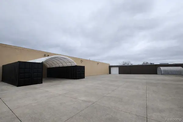 14156 E 11 Mile Rd, Warren, MI 48089