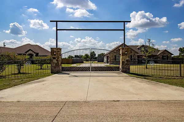 328 Meadow Lane, Red Oak, TX 75154