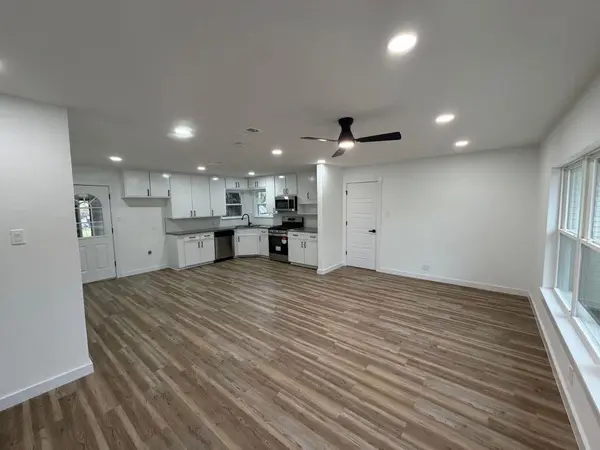 905 Brown Trail, Bedford, TX 76022