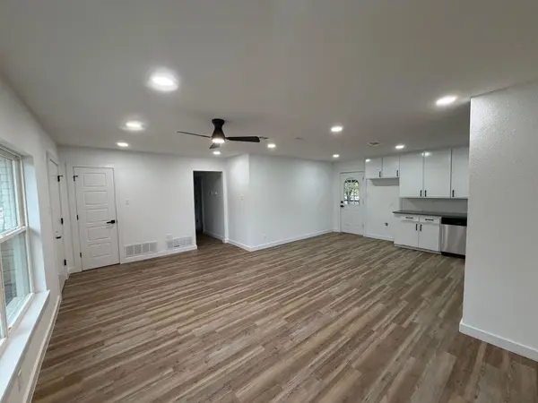 905 Brown Trail, Bedford, TX 76022