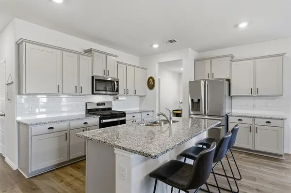 830 Creekview Lane, Lavon, TX 75166