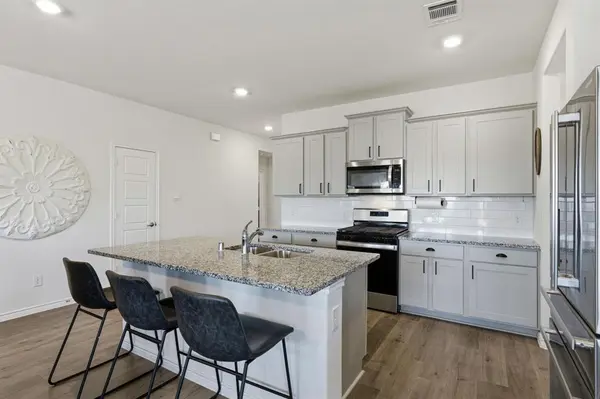 830 Creekview Lane, Lavon, TX 75166