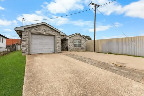 1035 N Ravinia Drive, Dallas, TX 75211