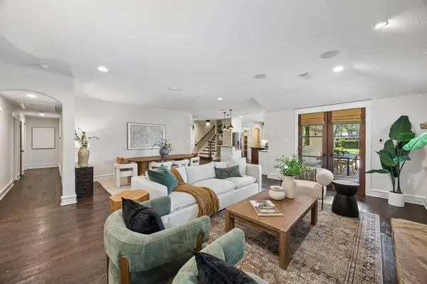 1572 Stemmons Avenue, Dallas, TX 75208