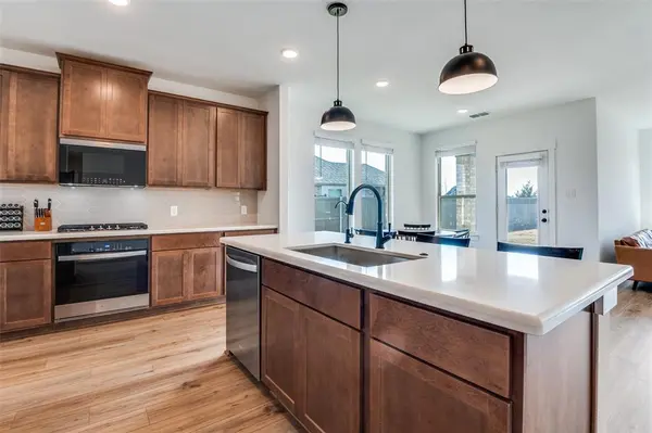 3533 Redbud Flower Trail, Prairie Ridge, TX 76084