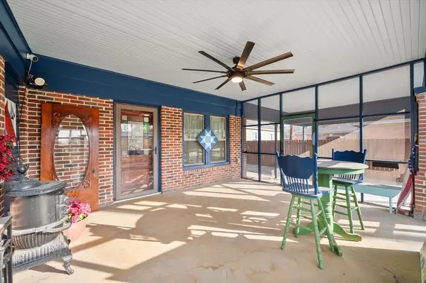 504 W Gilmer Street, Ennis, TX 75119