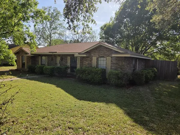 521 Newcastle Drive, Desoto, TX 75115