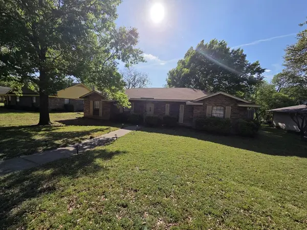 521 Newcastle Drive, Desoto, TX 75115