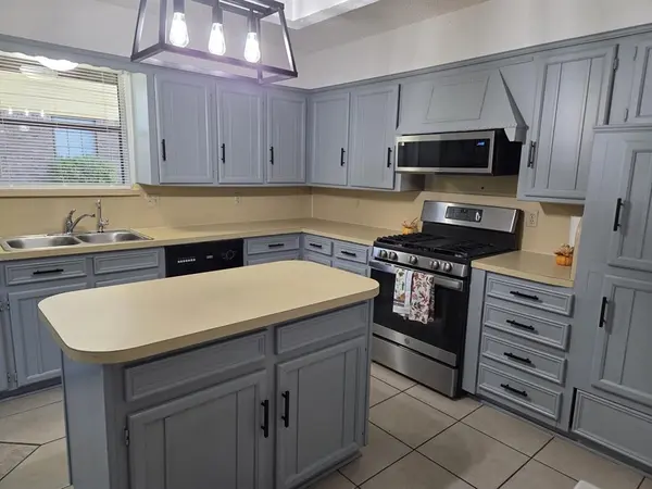 521 Newcastle Drive, Desoto, TX 75115