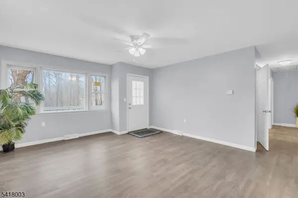 4 Toledo Ct, Hopatcong Boro, NJ 07843